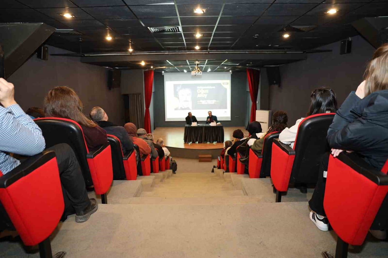 SAKARYA'DA ARALIK AYI KÜLTÜR SANAT ETKİNLİKLERİ KAPSAMINDA DÜZENLENEN SÖYLEŞİDE, TÜRK EDEBİYATININ...