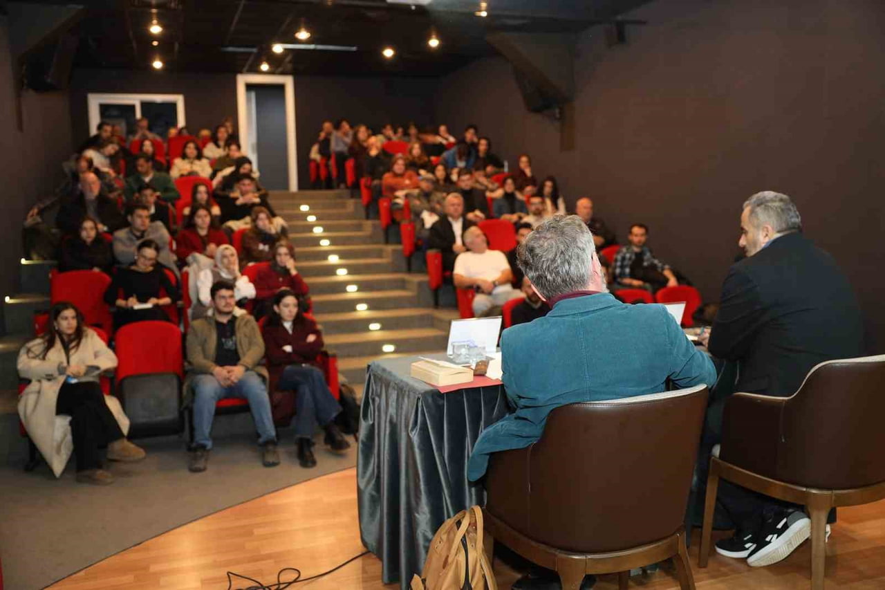 SAKARYA'DA ARALIK AYI KÜLTÜR SANAT ETKİNLİKLERİ KAPSAMINDA DÜZENLENEN SÖYLEŞİDE, TÜRK EDEBİYATININ...