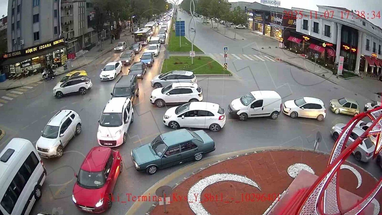 SAKARYA'DA DİKKATSİZLİK VE KURAL İHLALLERİ NETİCESİNDE KASIM AYI İÇERİSİNDE MEYDANA GELEN TRAFİK...