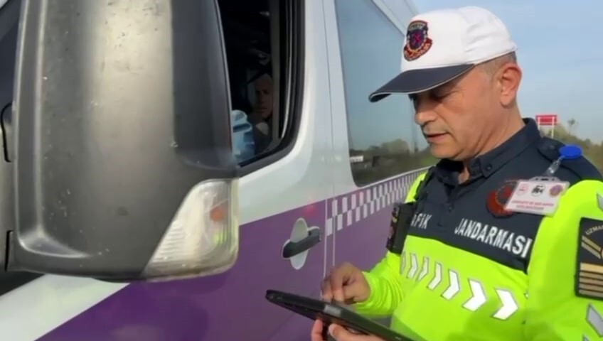 SAKARYA'DA JANDARMA EKİPLERİ, ŞEHİR GENELİNDE ULAŞIMIN KESİNTİSİZ, GÜVENLİ VE SORUNSUZ ŞEKİLDE...