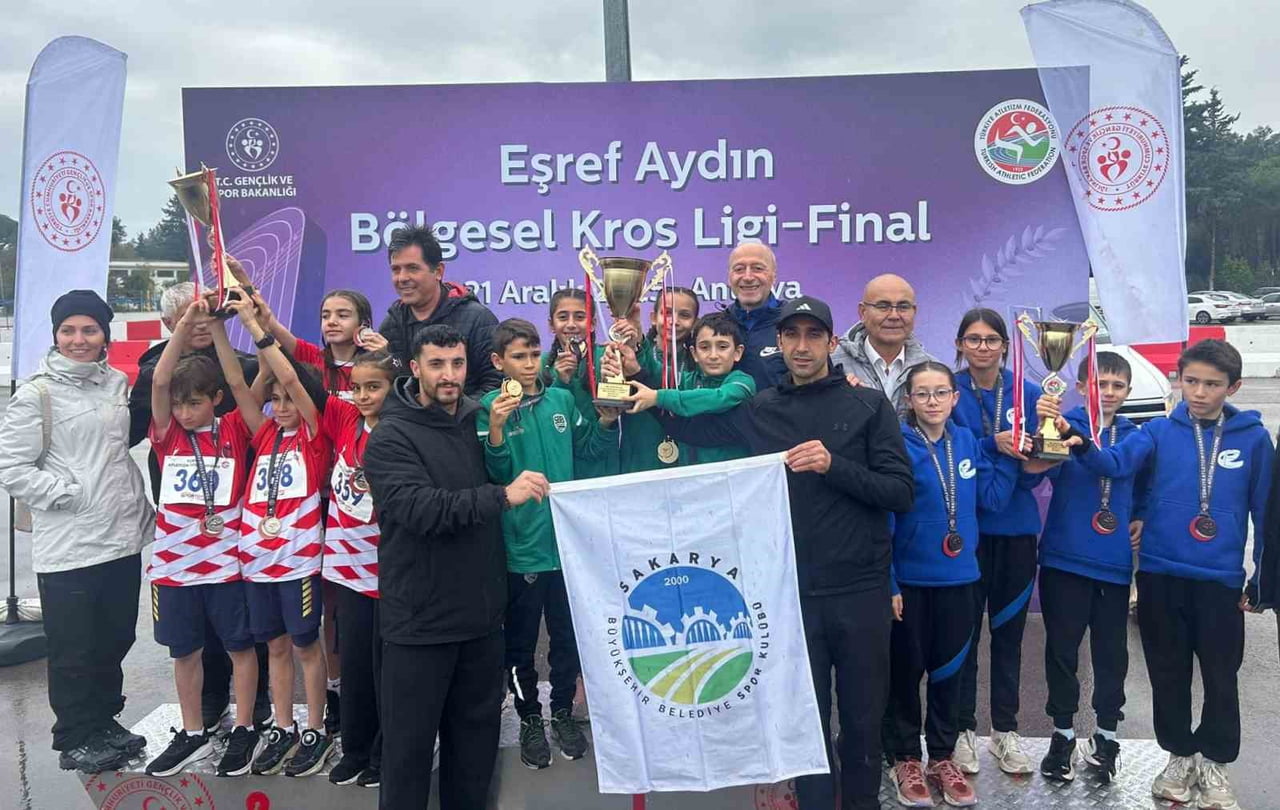 SAKARYA BÜYÜKŞEHİR BELEDİYESİ ATLETİZM SPORCULARI, ANTALYA’DA GERÇEKLEŞTİRİLEN EŞREF AYDIN...