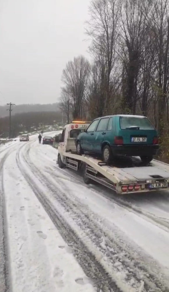 SAKARYA’DA BEKLENEN KAR YAĞIŞININ GELMESİYLE BİRLİKTE YÜKSEK KESİMLERDEKİ YAĞIŞ ORANI DA ARTTI....