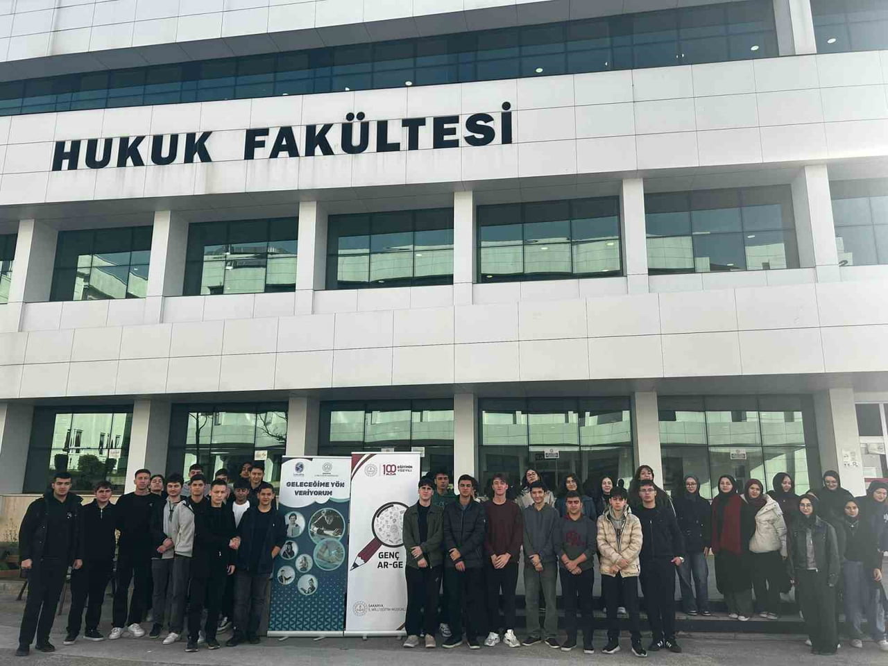 SAKARYA’DA "GELECEĞİME YÖN VERİYORUM" PROJESİ KAPSAMINDA LİSE ÖĞRENCİLERİ, AKADEMİK ORTAMI...