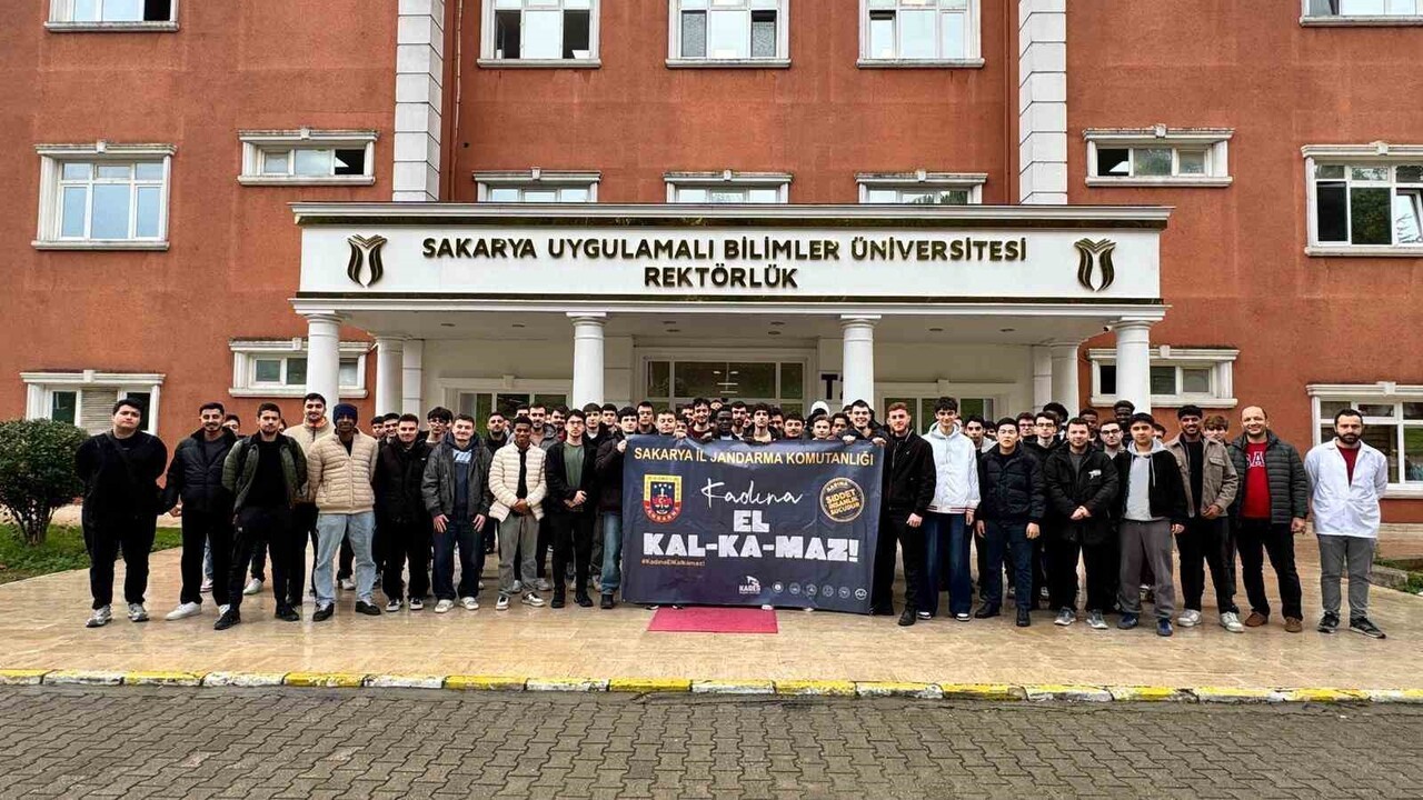 SAKARYA İL JANDARMA KOMUTANLIĞI EKİPLERİ, SUBÜ'DE DÜZENLENEN EĞİTİMDE ÖĞRENCİLERLE BİR ARAYA...