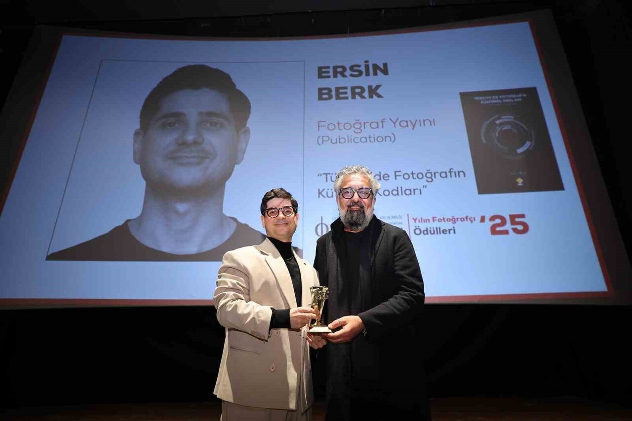 SAKARYA MYO GAZETECİLİK VE HABERCİLİK BÖLÜMÜ ÖĞRETİM GÖREVLİSİ ERSİN BERK (SOL)