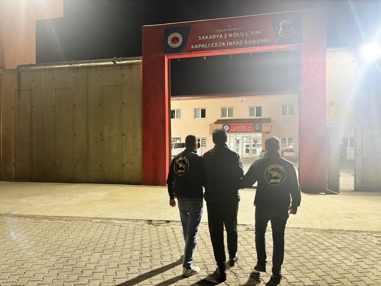 SAKARYA’NIN KARASU İLÇESİNDE JANDARMA EKİPLERİNCE YAPILAN OPERASYONDA 42 VE 28 YIL KESİNLEŞMİŞ...