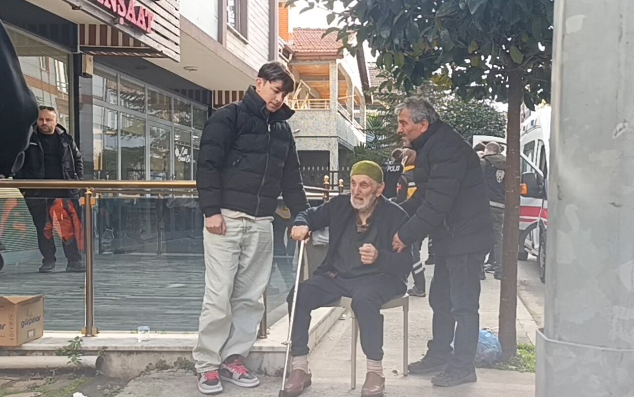 SAKARYA’NIN KARASU İLÇESİNDE KENDİSİNDEN ÜÇ GÜNDÜR HABER ALINAMAYAN 67 YAŞINDAKİ ADAM, EVİNDE ÖLÜ...
