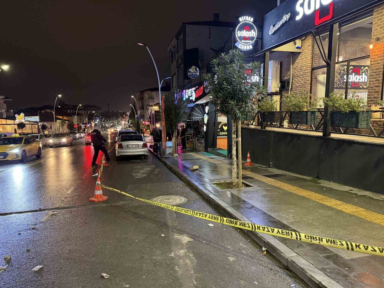 SAKARYA’NIN SERDİVAN İLÇESİNDE İKİ ESNAF ARASINDA ÇIKAN SİLAHLI KAVGADA BİR KİŞİ HAYATINI...