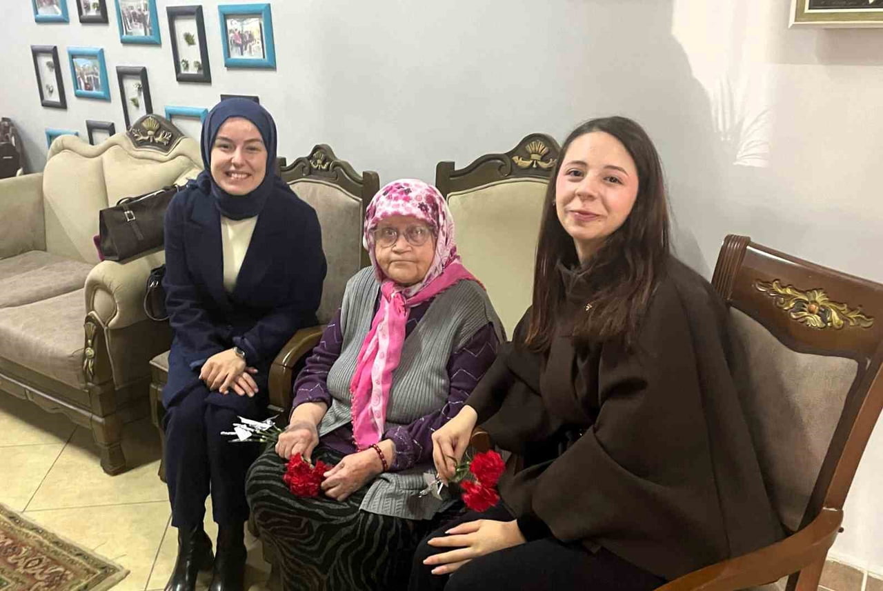 SAKARYA UYGULAMALI BİLİMLER ÜNİVERSİTESİ ÖĞRENCİLERİ, SOSYAL SORUMLULUK FAALİYETLERİ KAPSAMINDA...