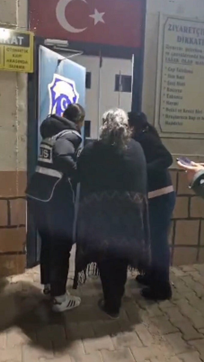 SAMANDAĞ’DA HIRSIZLIK ŞÜPHELİSİ KADIN TUTUKLANDI