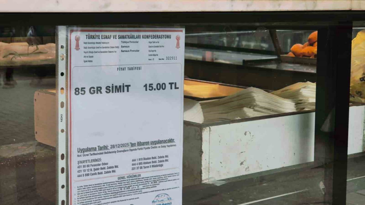 SAMSUN'DA SİMİT FİYATLARINA YÜZDE 20 ARTIŞ YAPILDI. 85 GRAMI 12,5 TL’YE SATILAN SİMİT, 85 GRAMI 15...