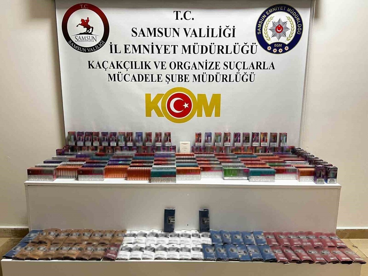 SAMSUN’DA KOM POLİSİ TARAFINDAN KAÇAK TÜTÜN MAMÜLLERİ ELE GEÇİRİLDİ.