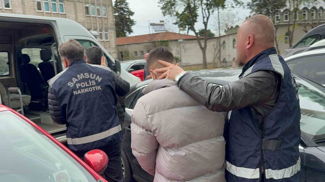 SAMSUN’DA NARKOTİK POLİSİNİN DÜZENLEDİĞİ İKİ AYRI UYUŞTURUCU OPERASYONUNDA KOKAİN VE METAMFETAMİN...