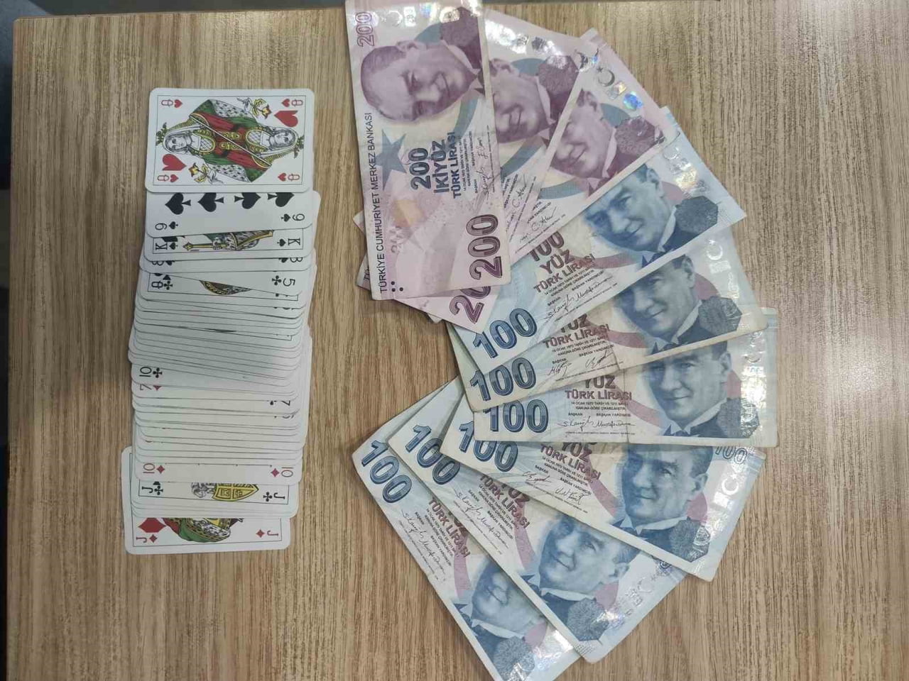 SAMSUN’UN ATAKUM İLÇESİNDE YILBAŞI TEDBİRLERİ KAPSAMINDA GERÇEKLEŞTİRİLEN DENETİMLERDE KUMAR...