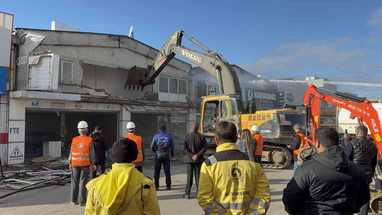 SAMSUN’UN CANİK İLÇESİNDE BULUNAN GÜLSAN SANAYİ SİTESİ’NDE KENTSEL DÖNÜŞÜM KAPSAMINDA İLK YIKIM...
