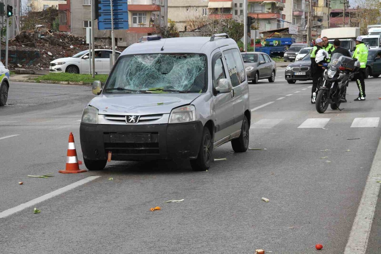 SAMSUN’UN ÇARŞAMBA İLÇESİNDE KIRMIZI IŞIK İHLALİ YAPTIĞI İDDİA EDİLEN 77 YAŞINDAKİ BİSİKLETLİ...