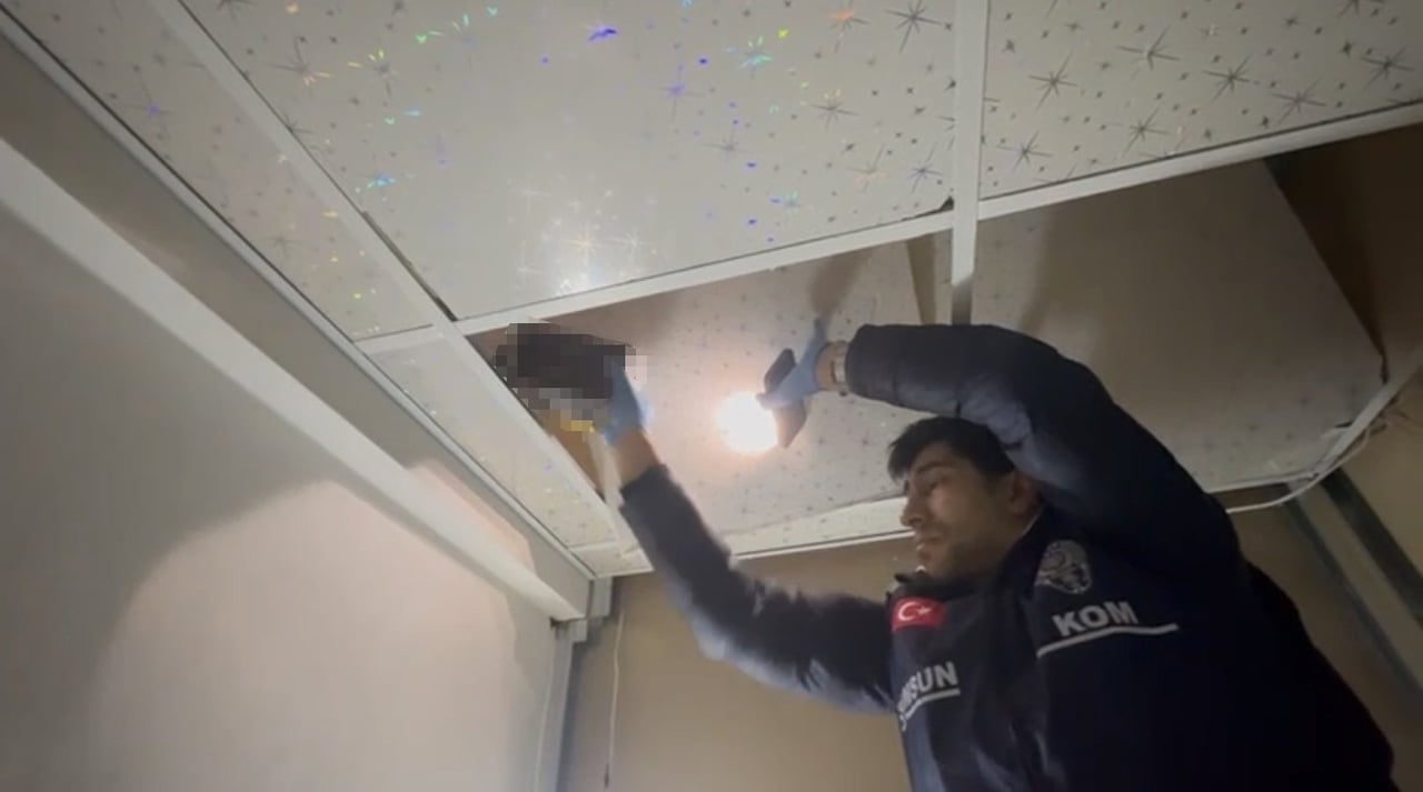 SAMSUN’UN İLKADIM İLÇESİNDE TÜTÜN MAMULÜ KAÇAKÇILIĞINA YÖNELİK DÜZENLENEN EŞ ZAMANLI OPERASYONDA 4...