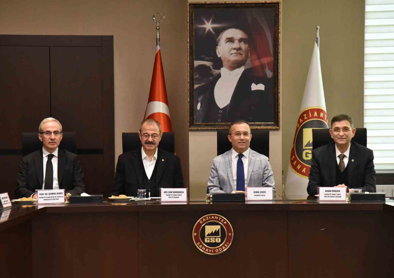 SANAYİNİN DİJİTAL DÖNÜŞÜMÜ VE YAPAY ZEKÂ UYGULAMALARININ REKABET GÜCÜ, VERİMLİLİK VE...