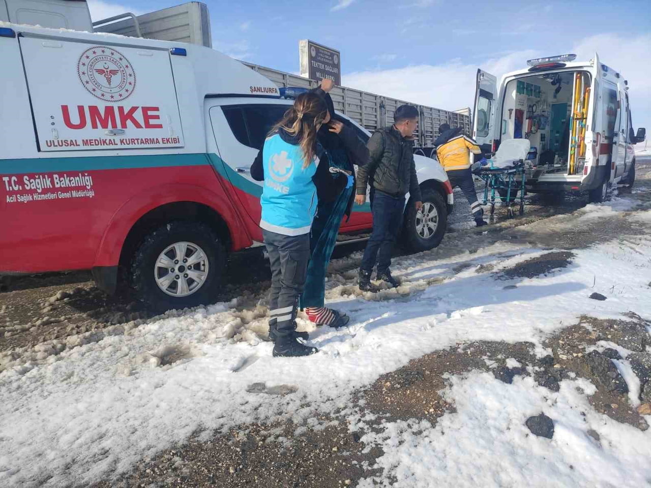 ŞANLIURFA'DA ETKİLİ OLAN YOĞUN KAR YAĞIŞI HAYATI OLUMSUZ ETKİLERKEN, HASTANELERE ULAŞMAKTA GÜÇLÜK...