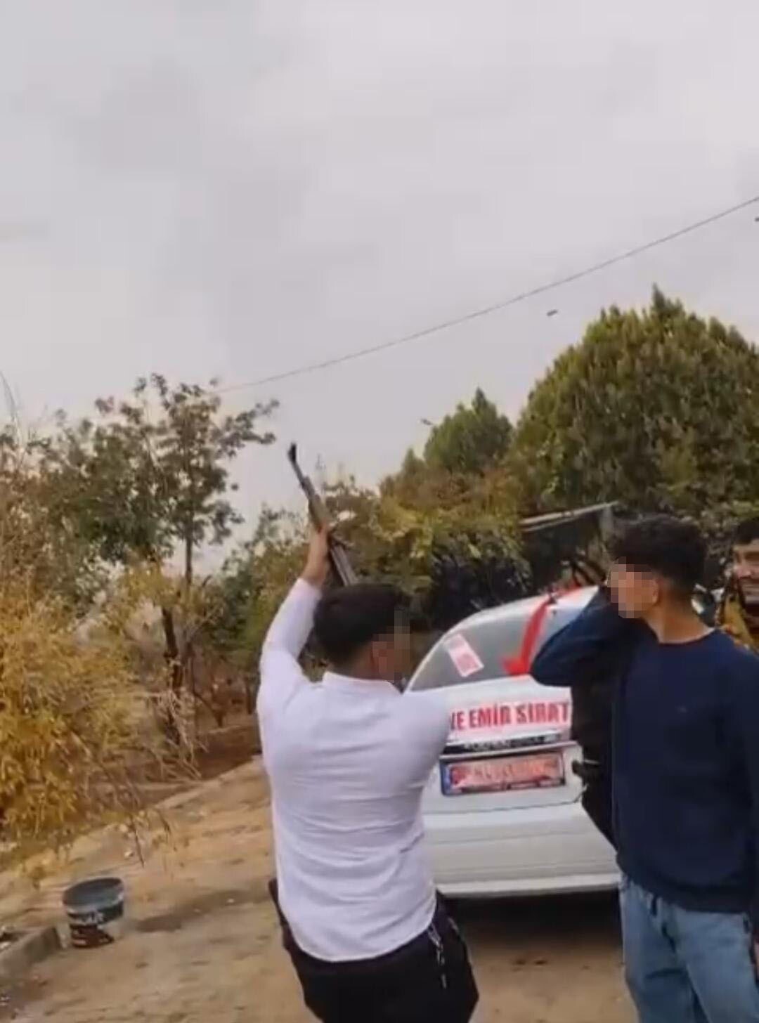 ŞANLIURFA’DA DÜĞÜNDE UZUN NAMLULU SİLAHLA HAVAYA ATEŞ AÇTI