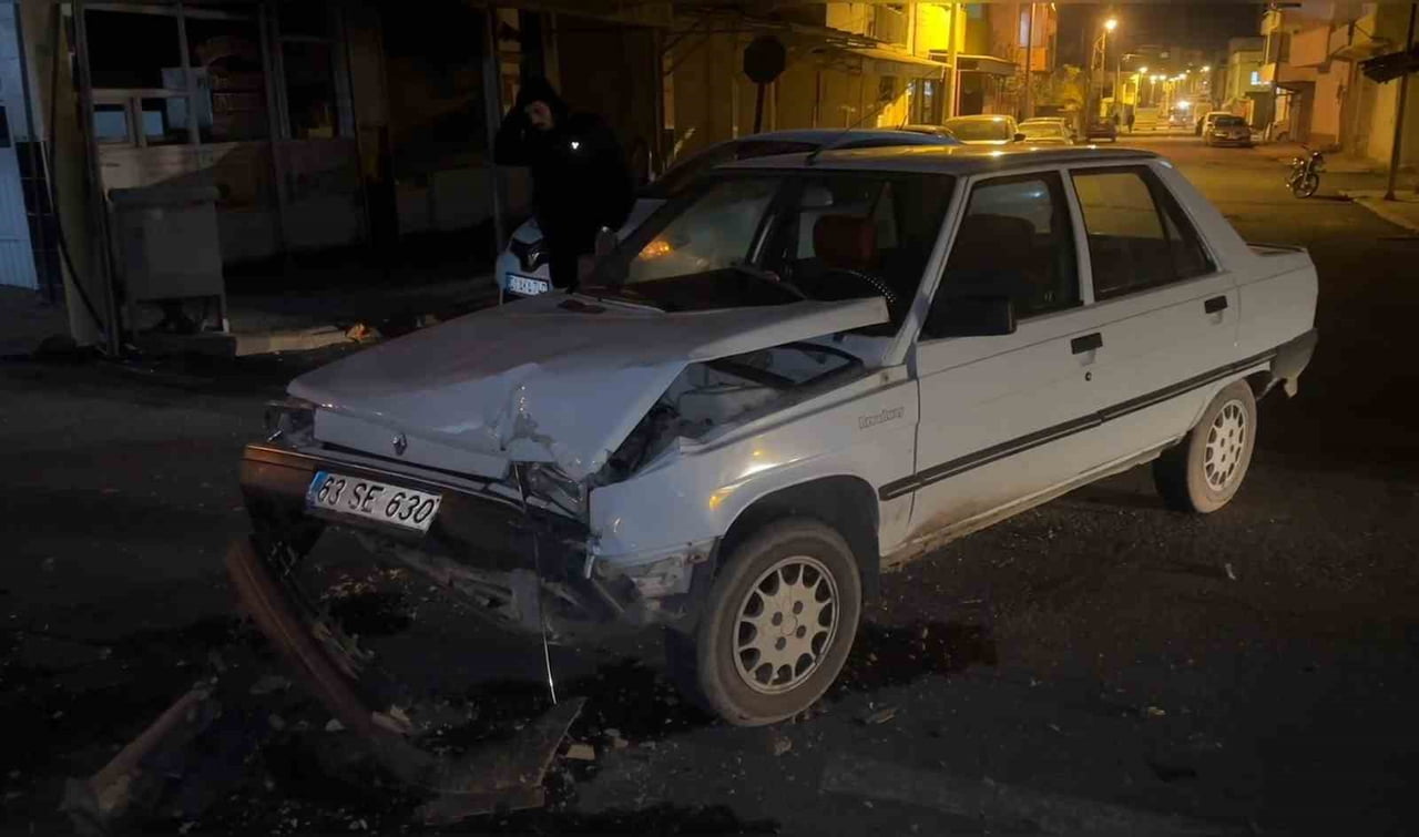 ŞANLIURFA’DA OTOMOBİLLER ÇARPIŞTI