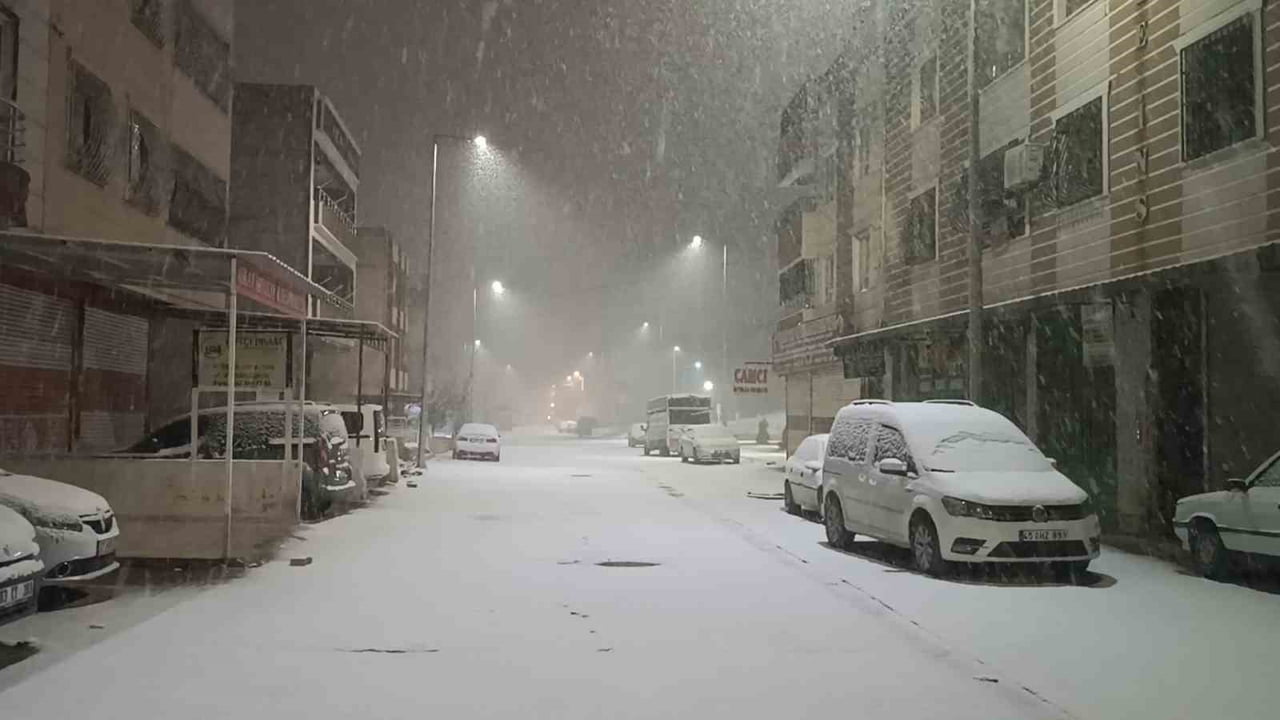 ŞANLIURFA’DA YOĞUN KAR YAĞIŞI