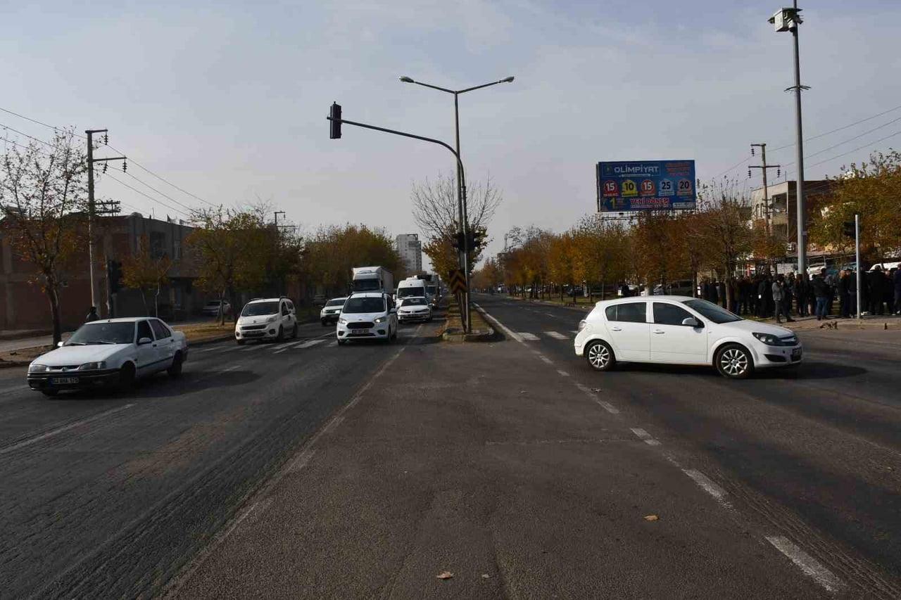 ŞANLIURFA’NIN SİVEREK İLÇESİNDE, SIK SIK ÖLÜMLE SONUÇLANAN TRAFİK KAZALARIYLA GÜNDEME GELEN ŞEHİR...