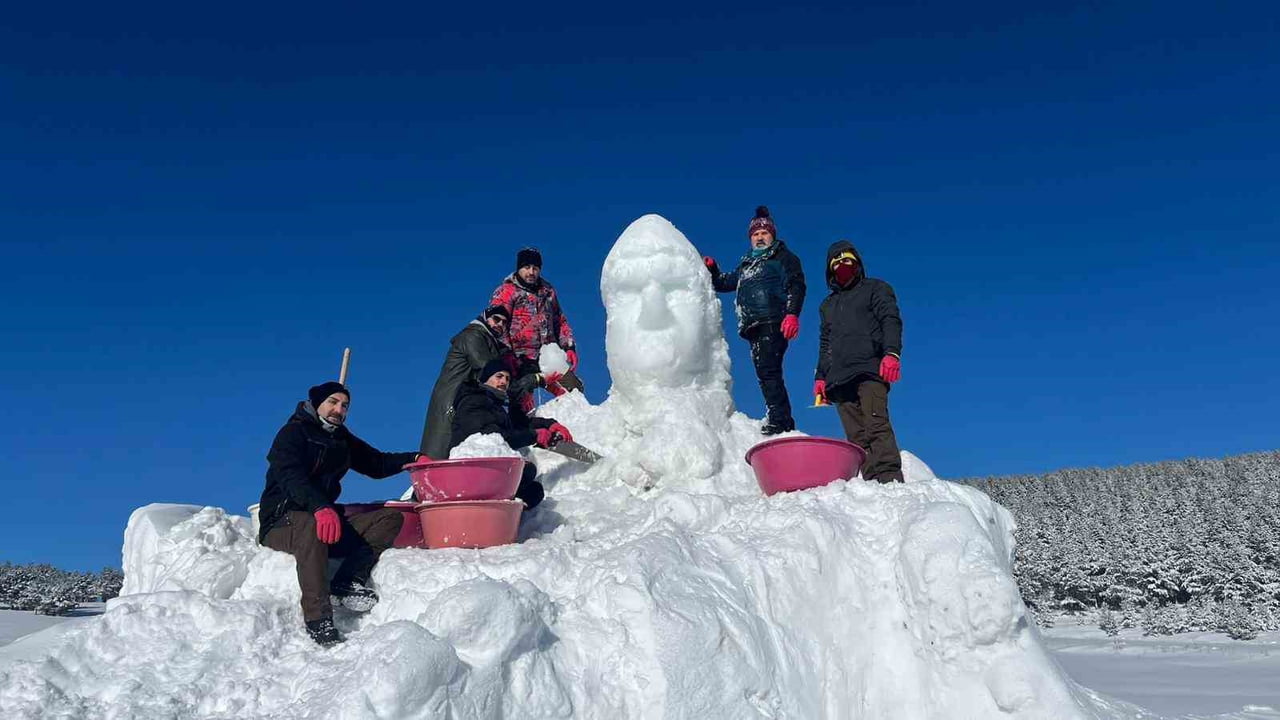 SARIKAMIŞ’IN "BEYAZ DRAMI" KARDAN HEYKELLERLE CANLANIYOR(KARS-İHA)
