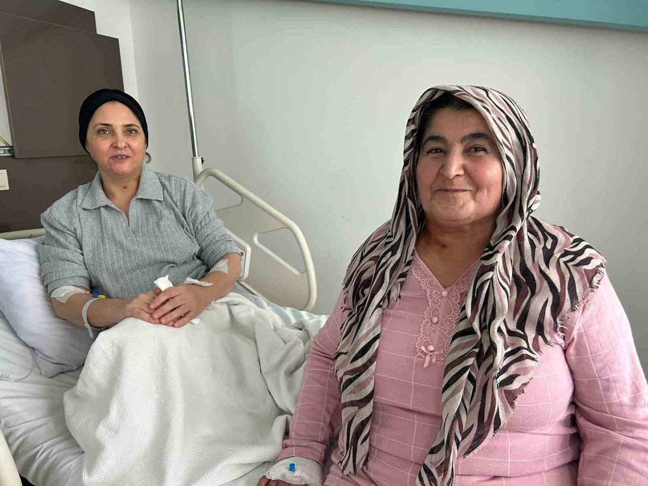 SEDA LEYLA ÇAĞLAR (SOLDA) VE FATMA TOPRAK (SAĞDA)