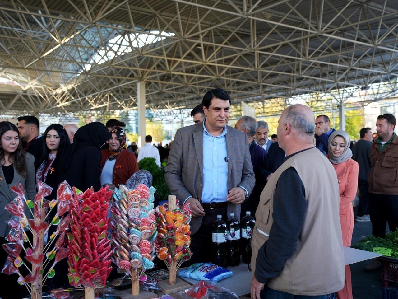 ŞEHİTKAMİL BELEDİYE BAŞKANI UMUT YILMAZ, İLÇE GENELİNDE SÜRDÜRDÜĞÜ SAHA ZİYARETLERİ KAPSAMINDA...