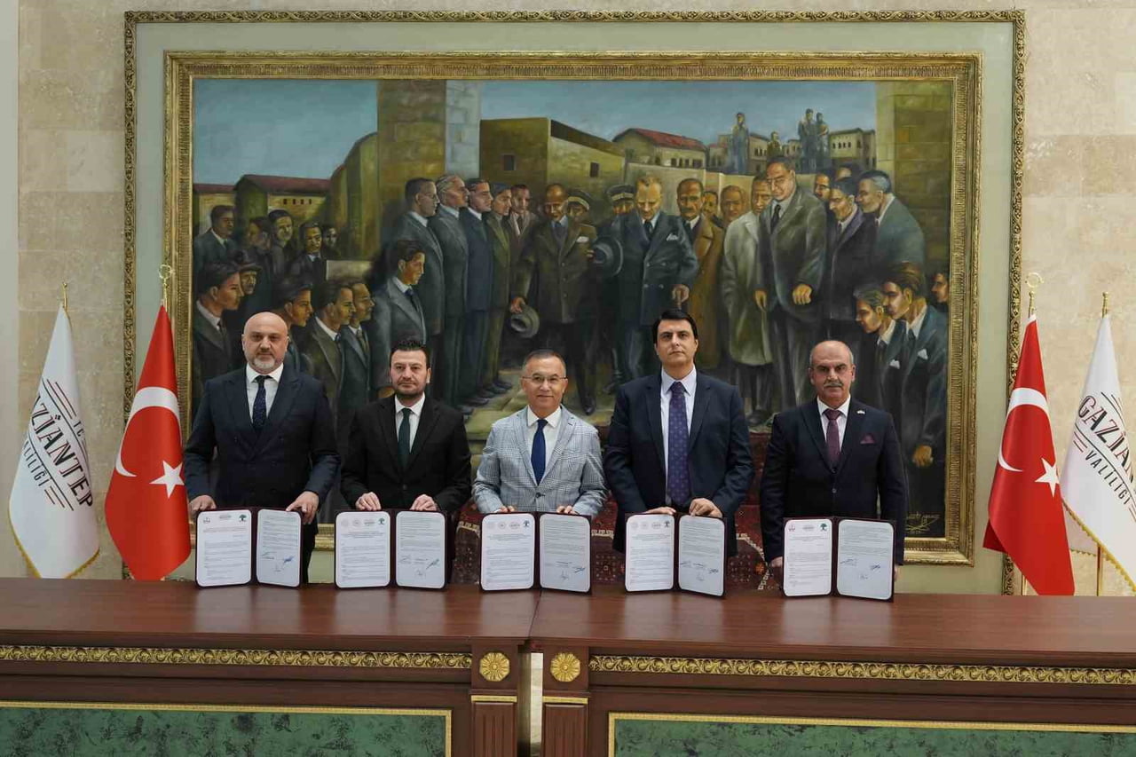 ŞEHİTKAMİL BELEDİYE BAŞKANI UMUT YILMAZ, İLKOKUL, ORTAOKUL VE LİSE ÖĞRENCİLERİNE YÖNELİK DESTEĞİNİ...