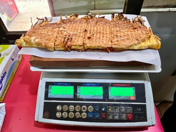 SİİRT'TE 17 YIL ÖNCE TOST DÜKKANI AÇAN 48 YAŞINDAKİ FATİH SARIKAYA, BİRÇOK TOST ÇEŞİDİNİ 150...