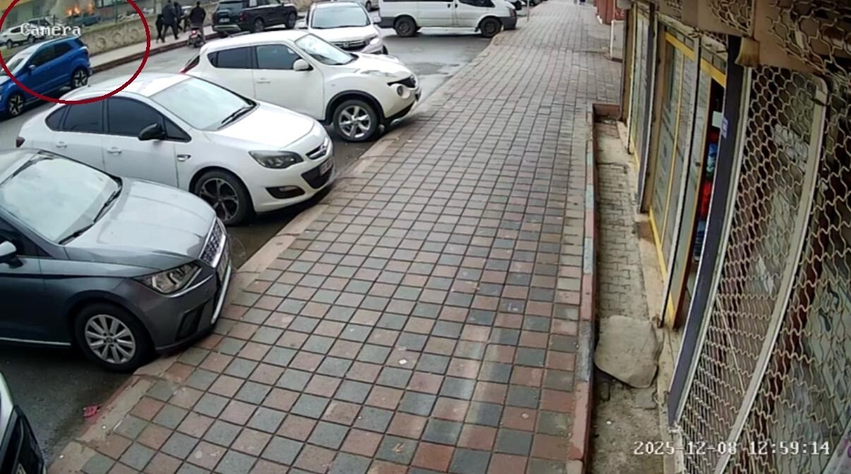 SİİRT’İN KURTALAN İLÇESİNDE YANAN FİAT DOĞAN MARKA OTOMOBİLİN KUNDAKLANDIĞI ANLARIN GÜVENLİK...