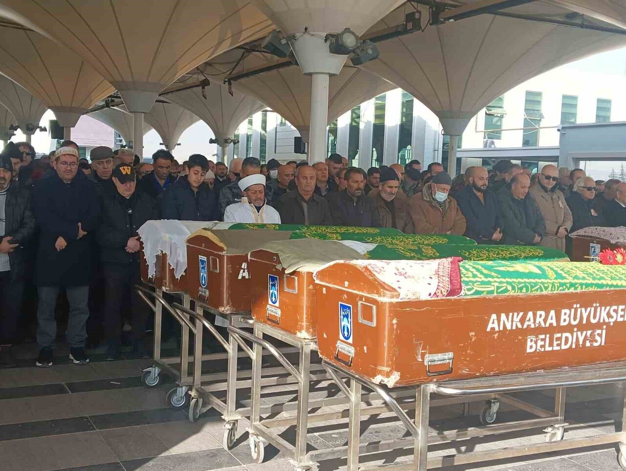 SİİRT’TE LOJMANDAKİ EVİNDE BIÇAKLANMIŞ HALDE ÖLÜ OLARAK BULUNAN 39 YAŞINDAKİ GÜLHAN BÖRÜLCE...