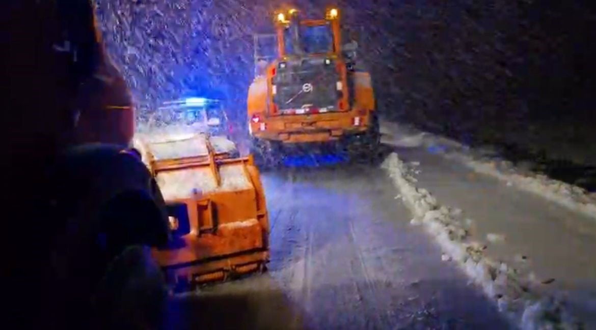 SİİRT’TE YOĞUN KAR YAĞIŞIYLA BİRLİKTE 97 ARAÇ VE 202 PERSONEL SAHADA. BAYKAN-BİTLİS KARA YOLU AĞIR...