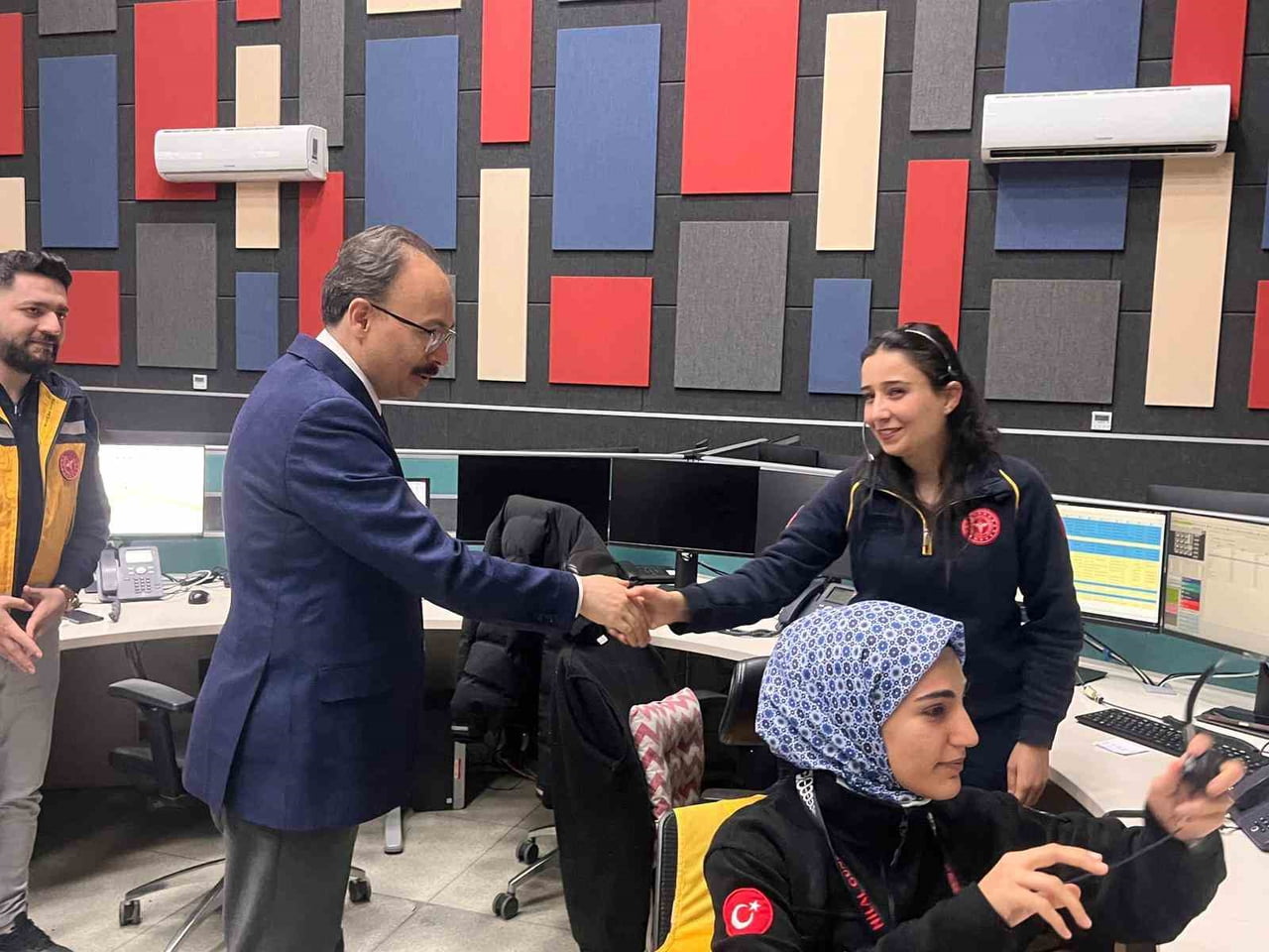 SİİRT VALİSİ VE BELEDİYE BAŞKAN VEKİLİ DR. KEMAL KIZILKAYA, YILBAŞI ÖNCESİ KOLLUK KUVVETLERİNİN...