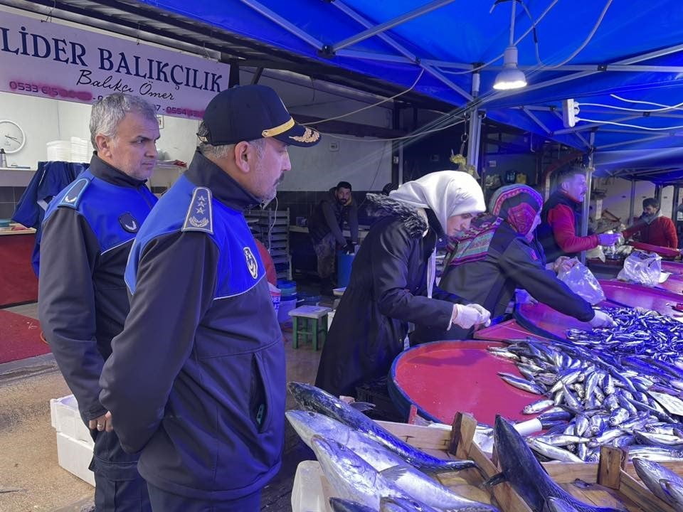 ŞİKÂYET ÜZERİNE BALIK TEZGÂHLARI DENETLENDİ