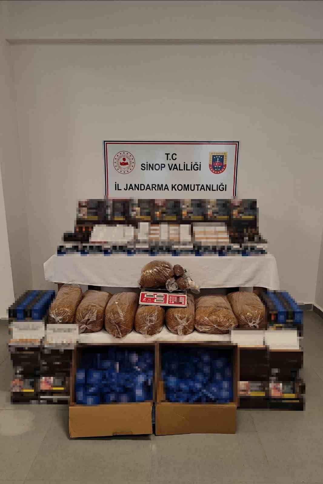 SİNOP’UN GERZE İLÇESİNDE JANDARMA EKİPLERİNCE DÜZENLENEN OPERASYONDA ÇOK SAYIDA KAÇAK MAKARON VE...