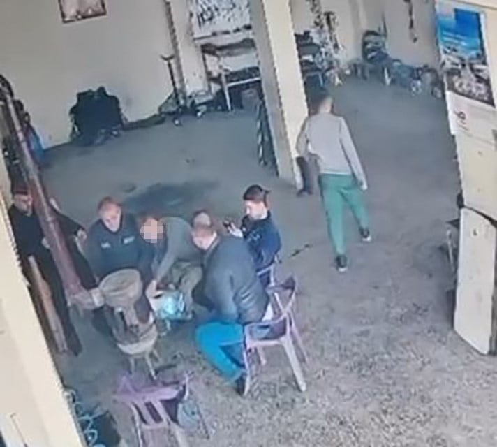 ŞIRNAK’IN SİLOPİ İLÇESİNDE BİR OTO TAMİR DÜKKANINDA SOBAYA MAZOT DÖKÜLMESİ SONUCU MEYDANA GELEN...