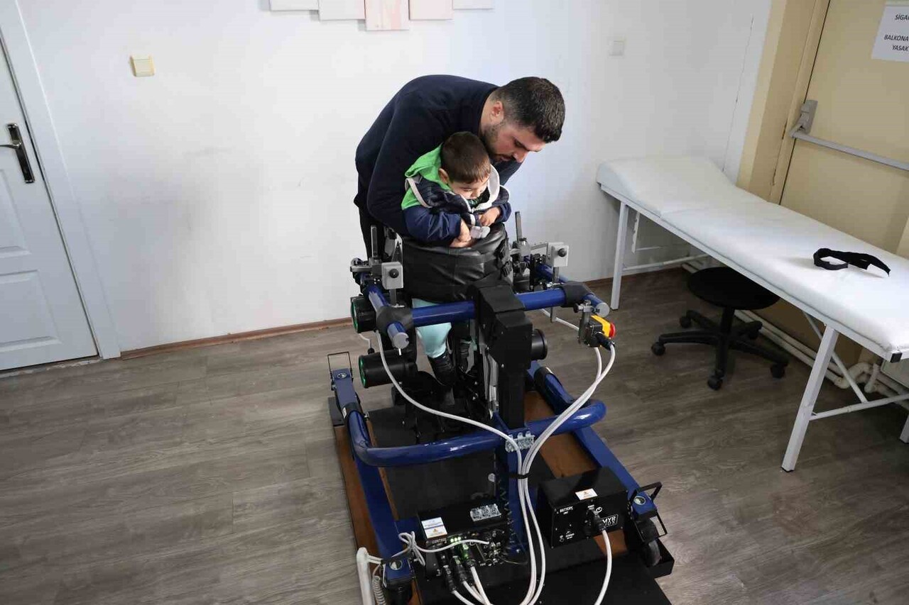 SİVAS’IN İLK VE TEK MOBİL YÜRÜME ROBOTU, YÜRÜME ENGELİ BULUNAN ÇOCUKLARIN GELİŞİMİNE KATKI...