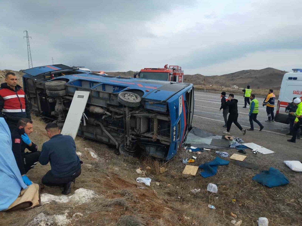 SİVAS’IN İMRANLI İLÇESİNDE CEZAEVİ NAKİL ARACI DEVRİLDİ. İLK BELİRLEMELERE GÖRE ARALARINDA...