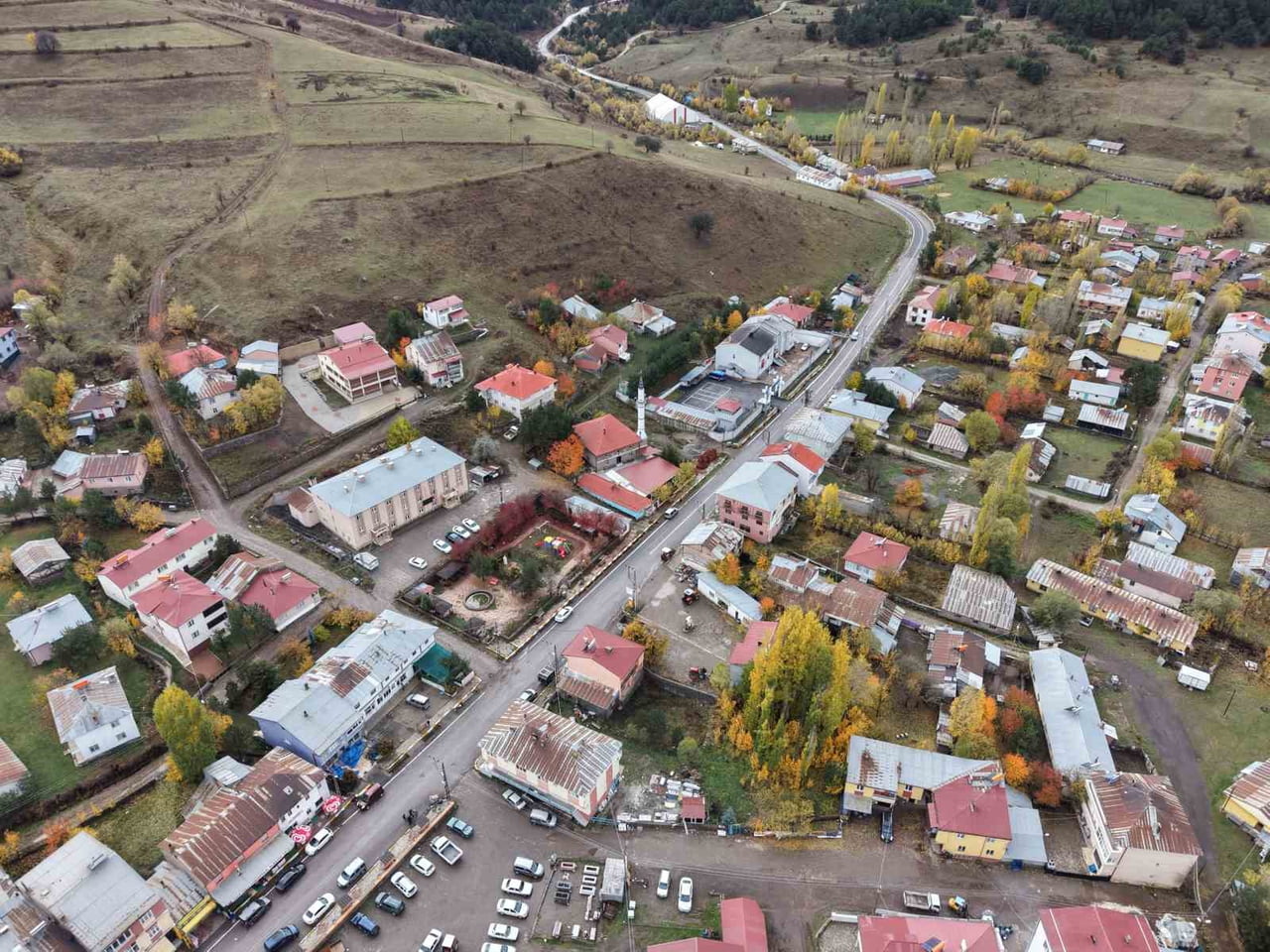 SİVAS’TA 12 YIL ÖNCE BELDE STATÜSÜNDEN DÜŞEN KALIN VE ŞEREFİYE KÖYLERİ, YENİDEN BELDE OLDU. ALINAN...