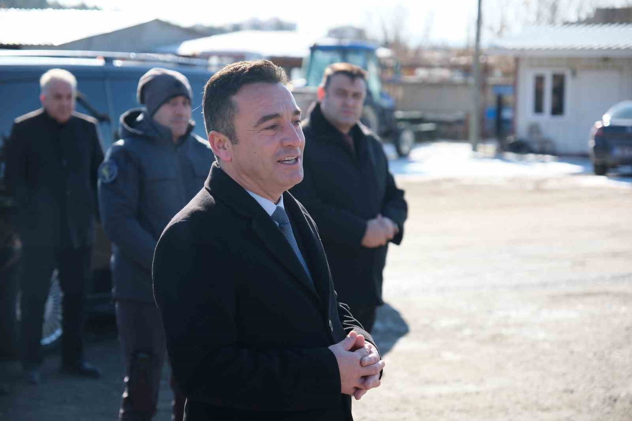 SİVRİHİSAR BELEDİYE BAŞKANI HABİL DÖKMECİ GEÇEN YIL BAŞINDA OLDUĞU GİBİ BU YILBAŞINDA DA...