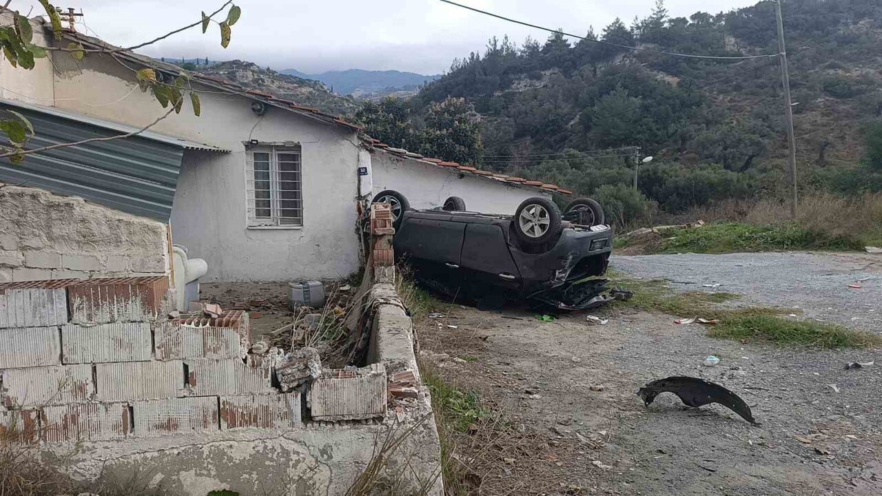 SÖKE’DE OTOMOBİL TAKLA ATTI: 1 YARALI