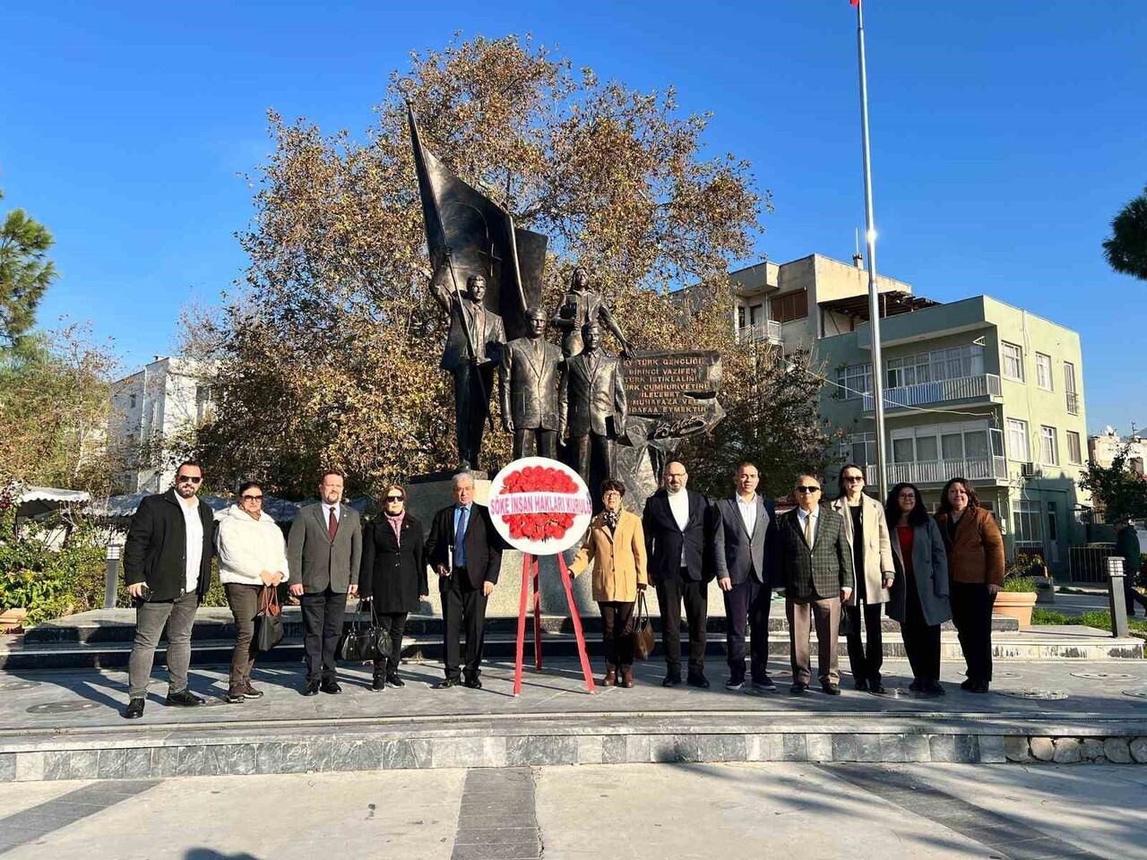 SÖKE İNSAN HAKLARI GÜNÜ ÇELENK SUNUMU