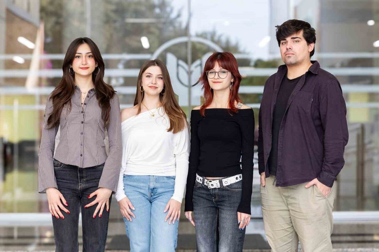 SOL BAŞTAN: BERİN TÜRKER, CEYDA İNCE, YAĞMUR SUDE ATEŞ, RIZA TOPRAK ORMAN.