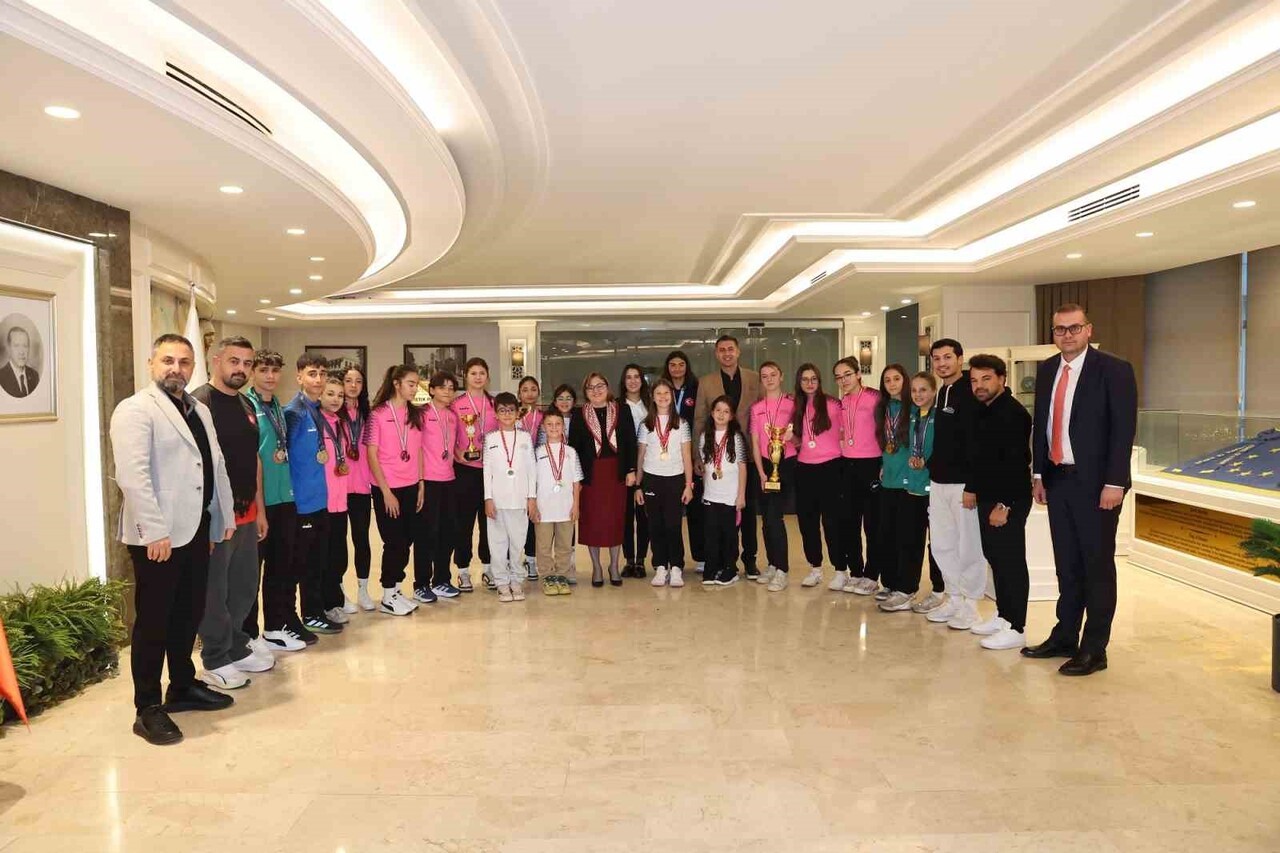 SPOR ŞEHRİ GAZİANTEP’İN ŞAMPİYONLARINDAN BAŞKAN ŞAHİN’E ZİYARET