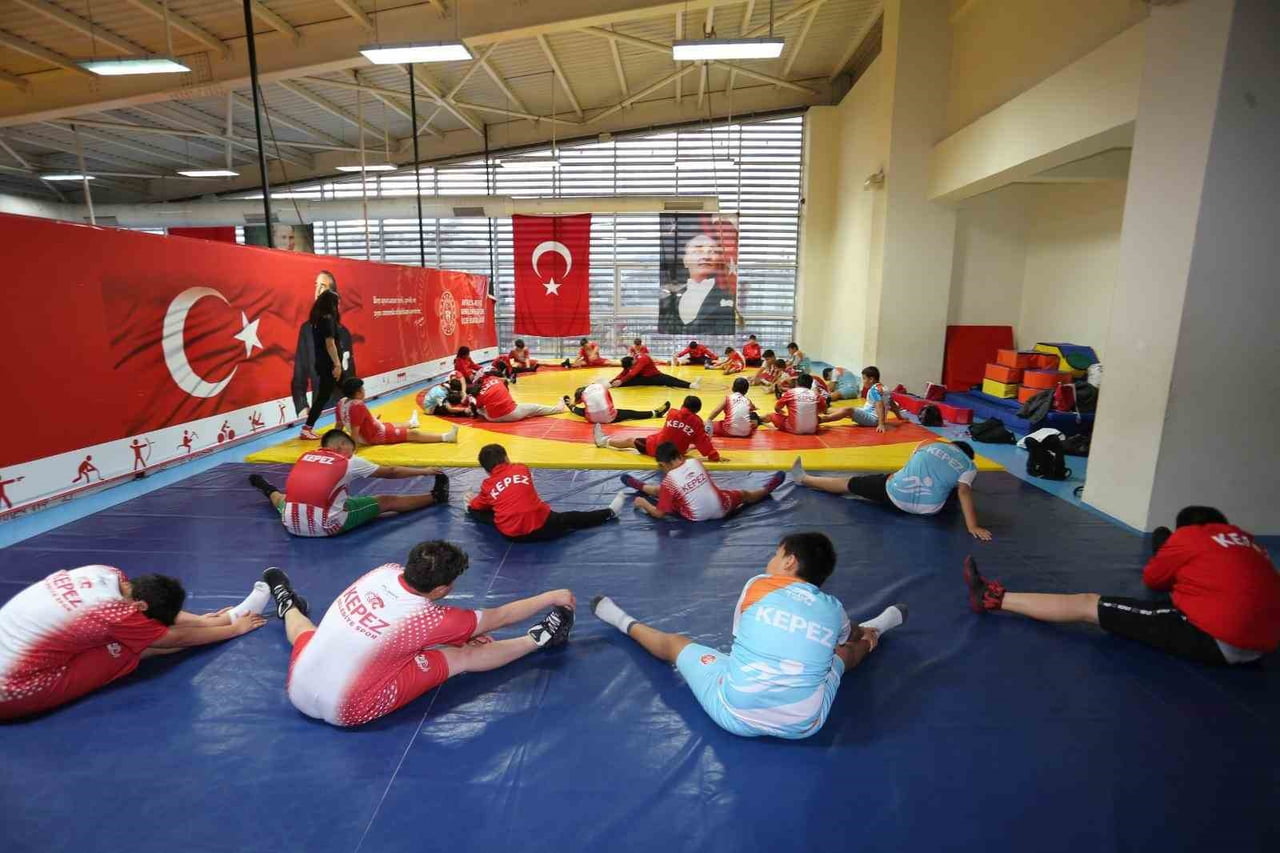 SPORCU FABRİKASI KEPEZ BELEDİYESPOR, ALTYAPI ÇALIŞMALARINDA KARARLILIKLA YOLUNA DEVAM EDERKEN...