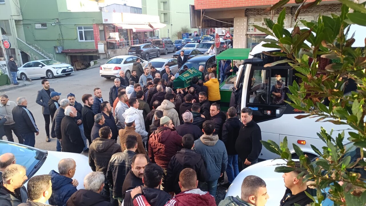 SULTANBEYLİ'DE MEYDANA GELEN MOTOSİKLET KAZASINDA ANİDEN ÖNÜNE ÇIKAN YAYAYA ÇARPARAK HAYATINI...