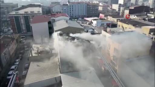 Sultangazi'de bir binada çıkan yangında can pazarı: Alevlerin arasından atladı